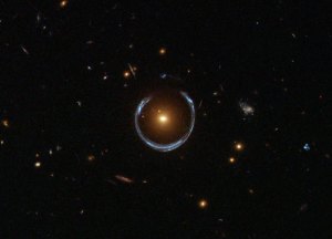 lensshoe_hubble_900